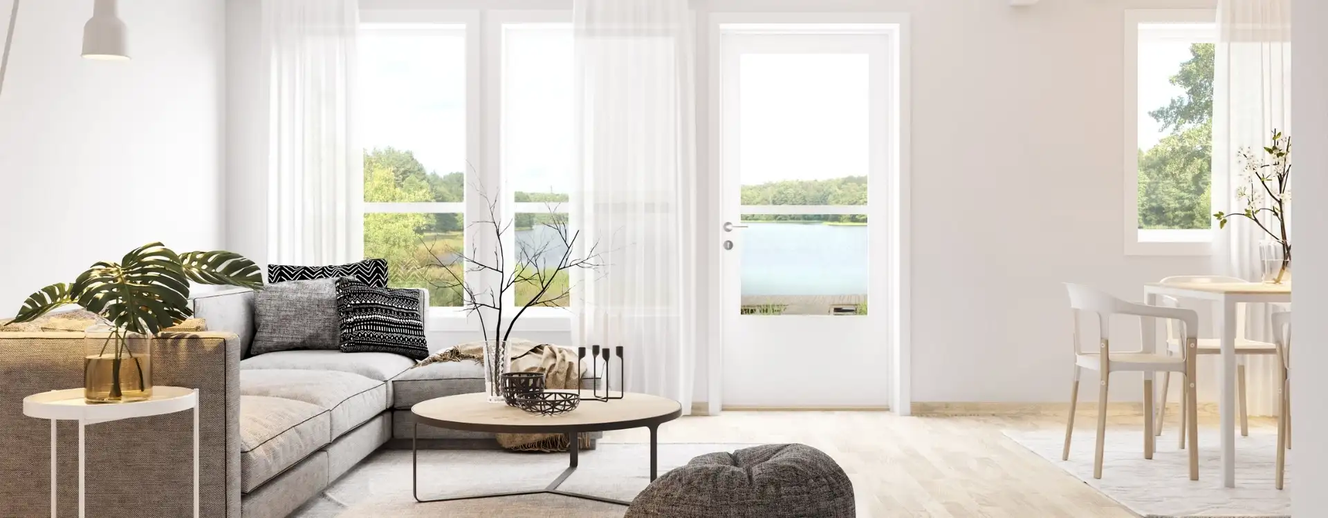 kanapa z poduszkami stolik